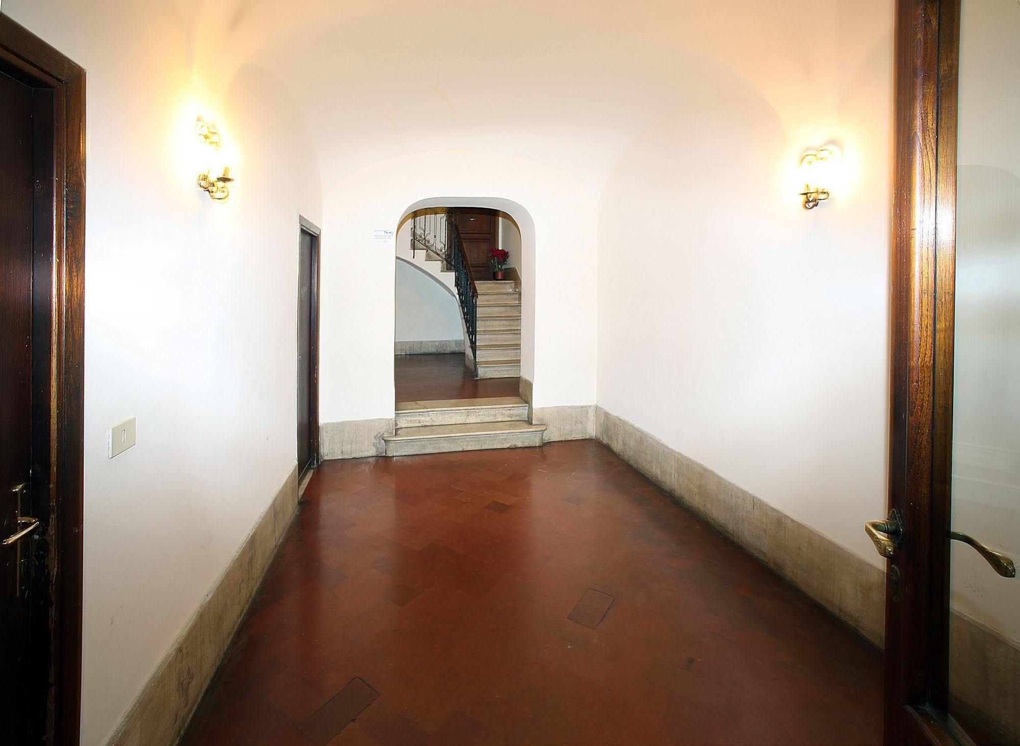 Отель Residenza Ponte Sant'Angelo Рим Экстерьер фото